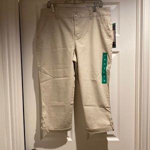 NWT gloria vanderbilt capri pants new size 12